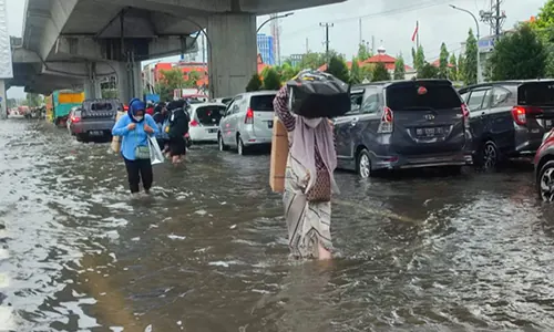 Banjir Rendam Ratusan Rumah di Makassar, Ratusan Warga Mengungsi